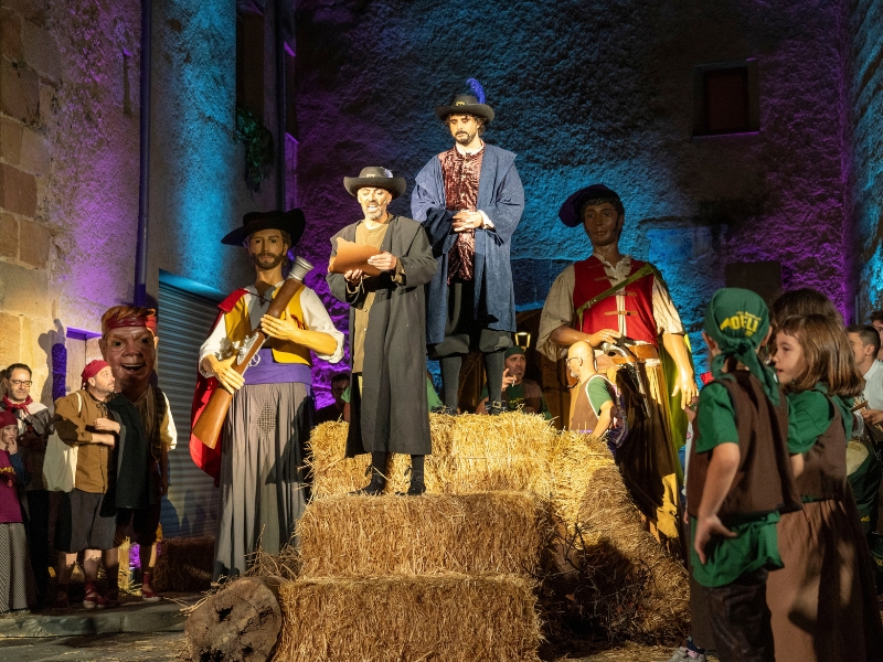 Espectacle teatral L’ARRIBADA DE MORELLS I VOLTORS: UNA VISITA INESPERADA.